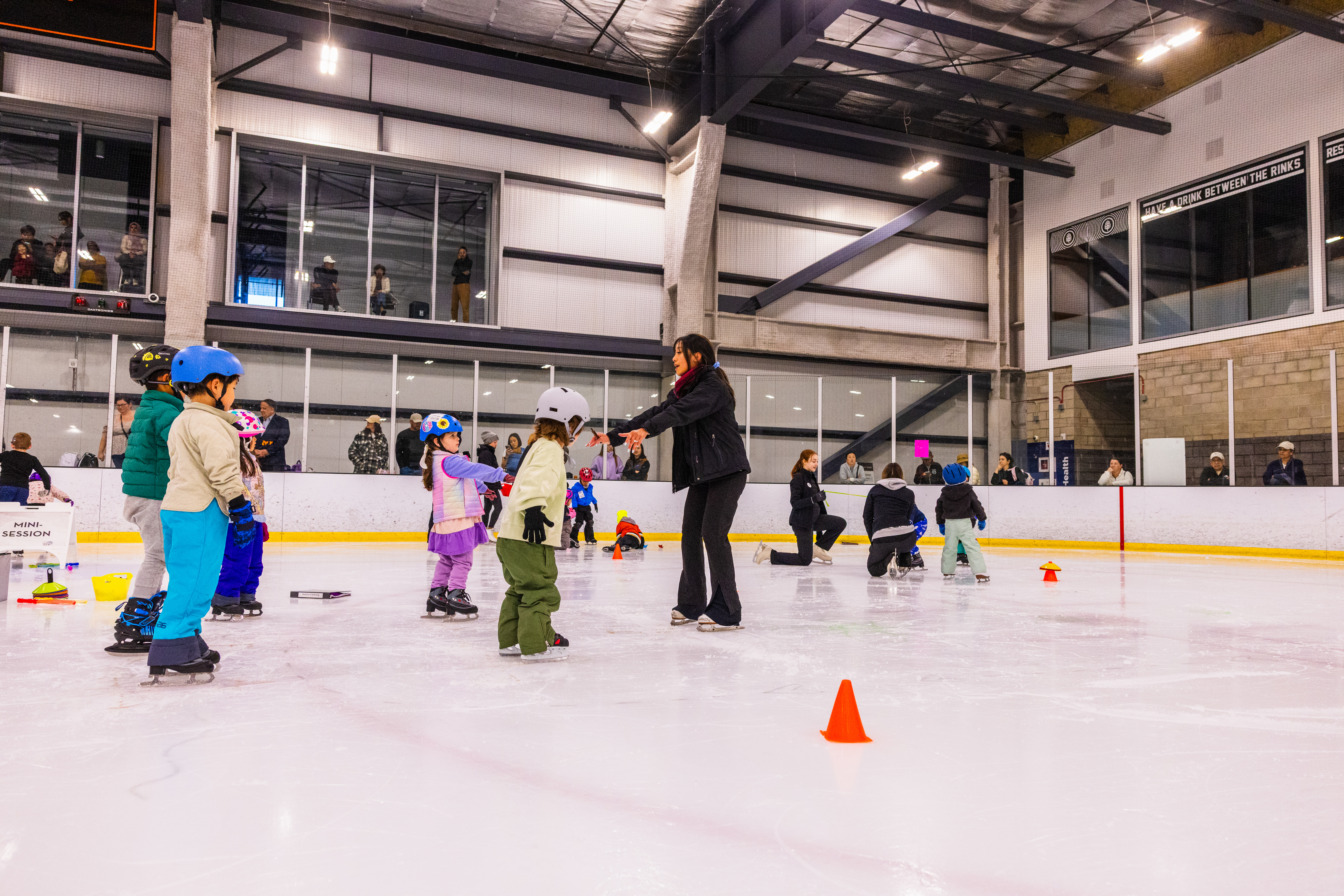 BEGINNER LEARN TO SKATE CLASSES